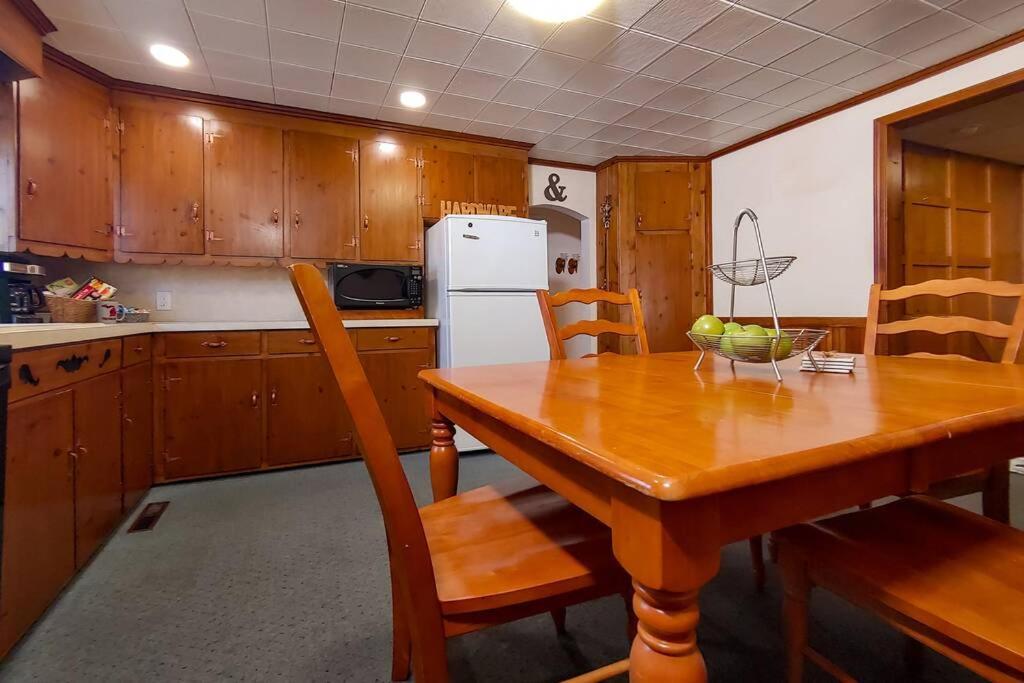 Huge Historic, W/Large Yard & Close To Beach Manistee Esterno foto