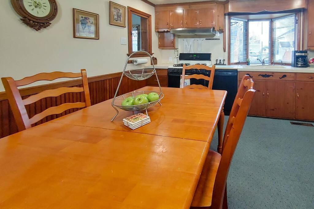 Huge Historic, W/Large Yard & Close To Beach Manistee Esterno foto