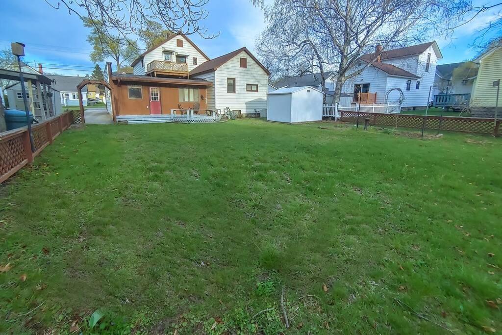 Huge Historic, W/Large Yard & Close To Beach Manistee Esterno foto