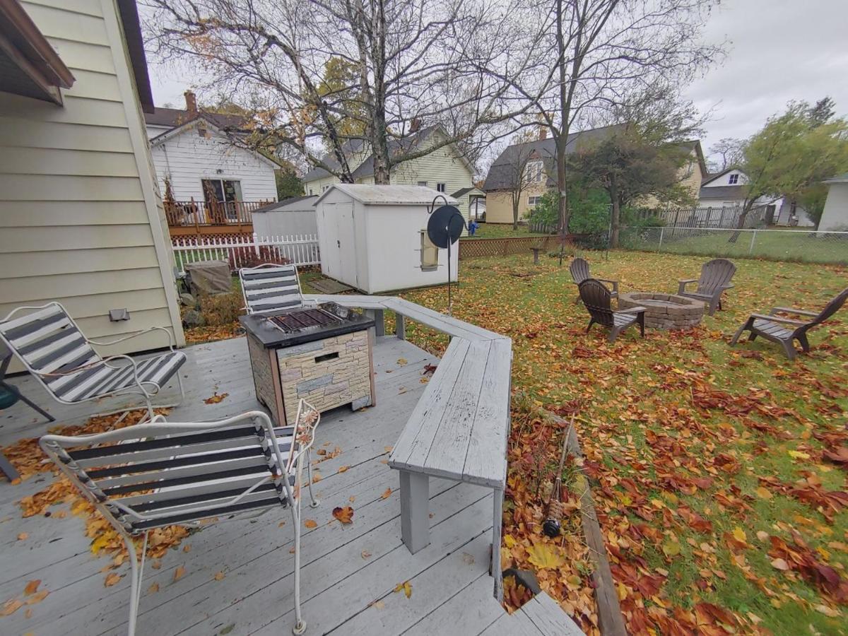 Huge Historic, W/Large Yard & Close To Beach Manistee Esterno foto