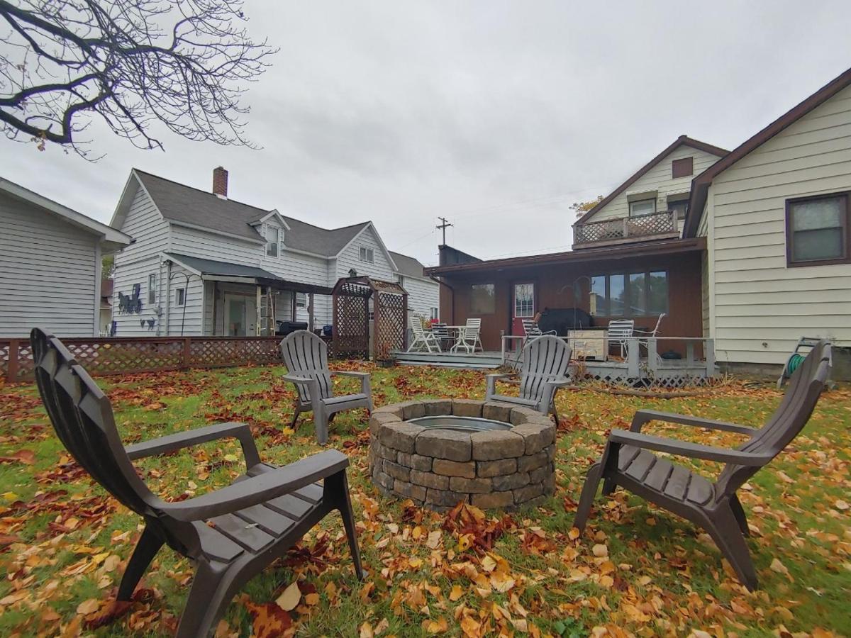 Huge Historic, W/Large Yard & Close To Beach Manistee Esterno foto