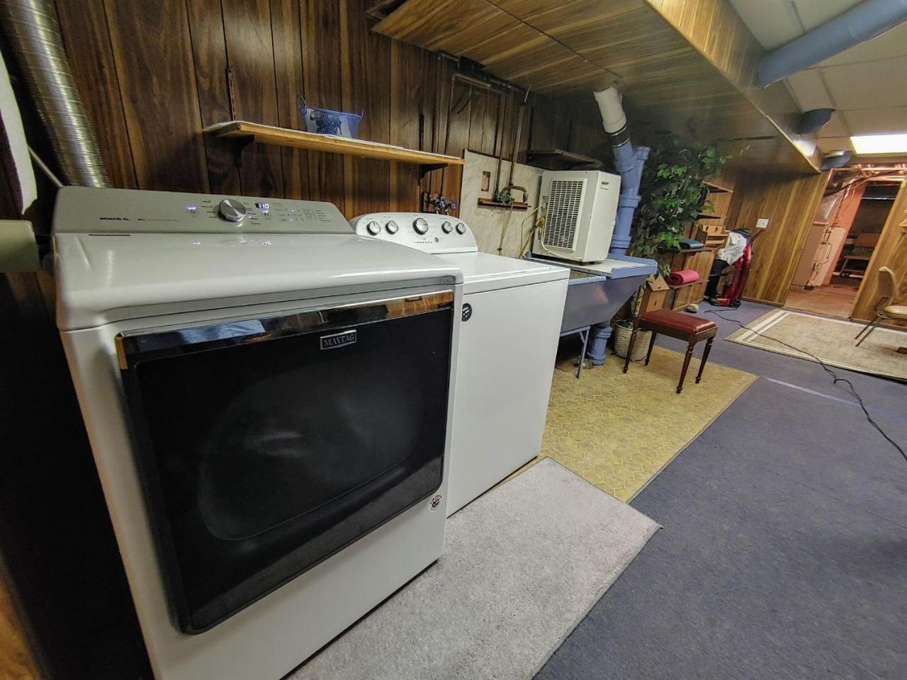 Huge Historic, W/Large Yard & Close To Beach Manistee Esterno foto